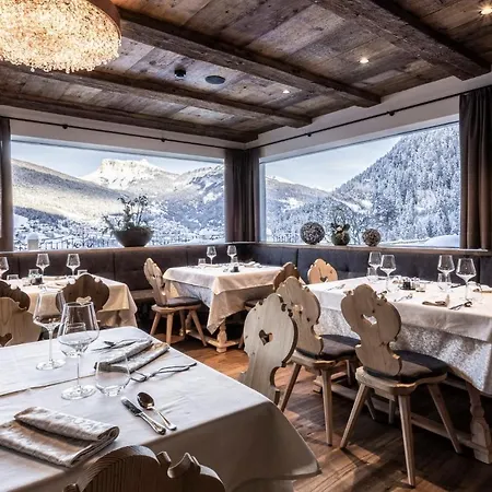 Niblea Hotel Urtijëi